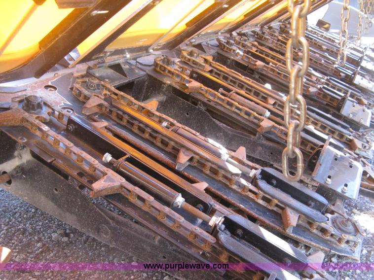 image for item H4394 2005 Challenger CH1230 12 row corn head