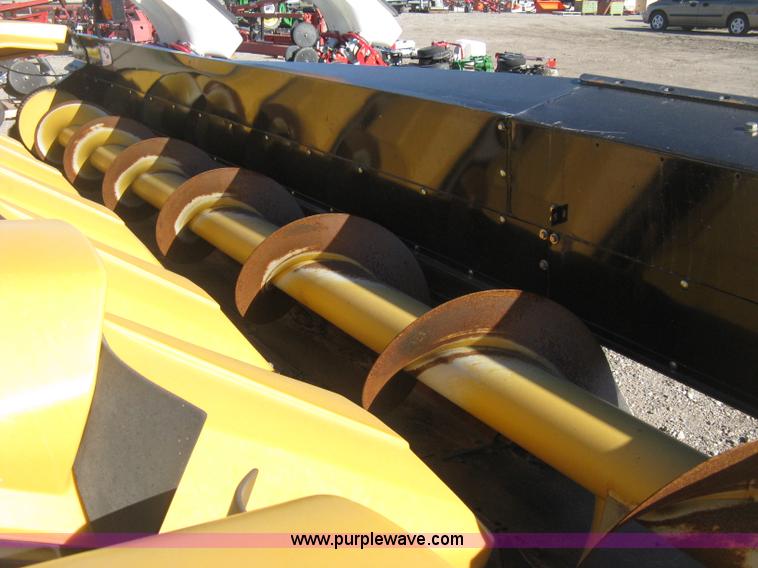 image for item H4394 2005 Challenger CH1230 12 row corn head