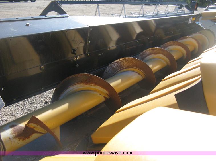 image for item H4394 2005 Challenger CH1230 12 row corn head