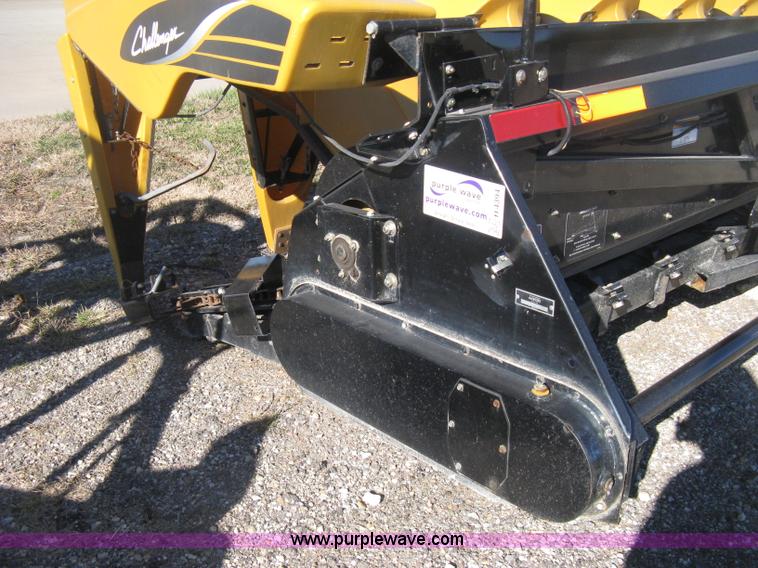 image for item H4394 2005 Challenger CH1230 12 row corn head