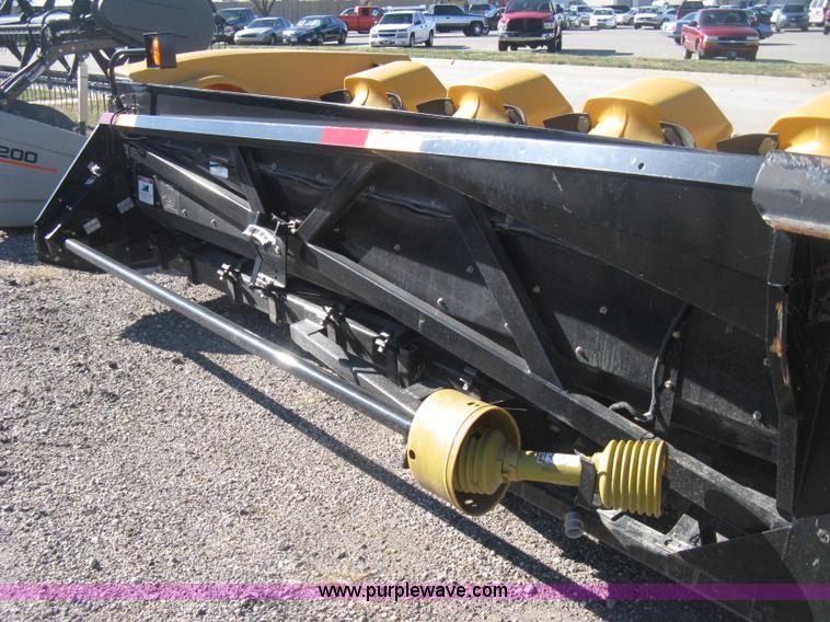 image for item H4394 2005 Challenger CH1230 12 row corn head