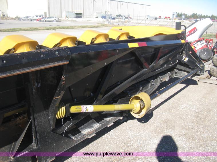 image for item H4394 2005 Challenger CH1230 12 row corn head