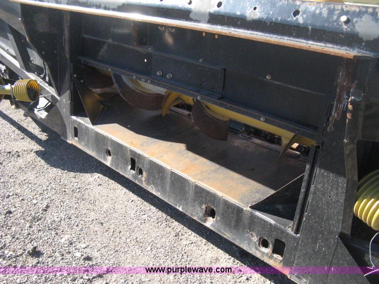image for item H4394 2005 Challenger CH1230 12 row corn head