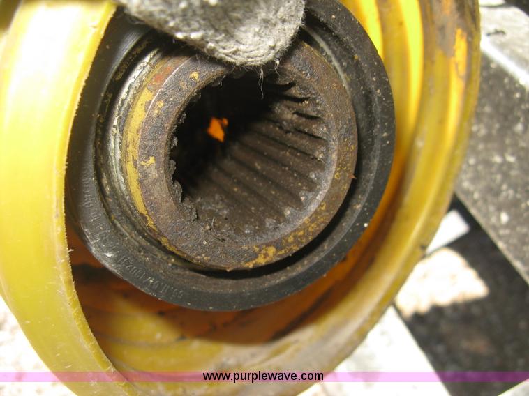 image for item H4394 2005 Challenger CH1230 12 row corn head