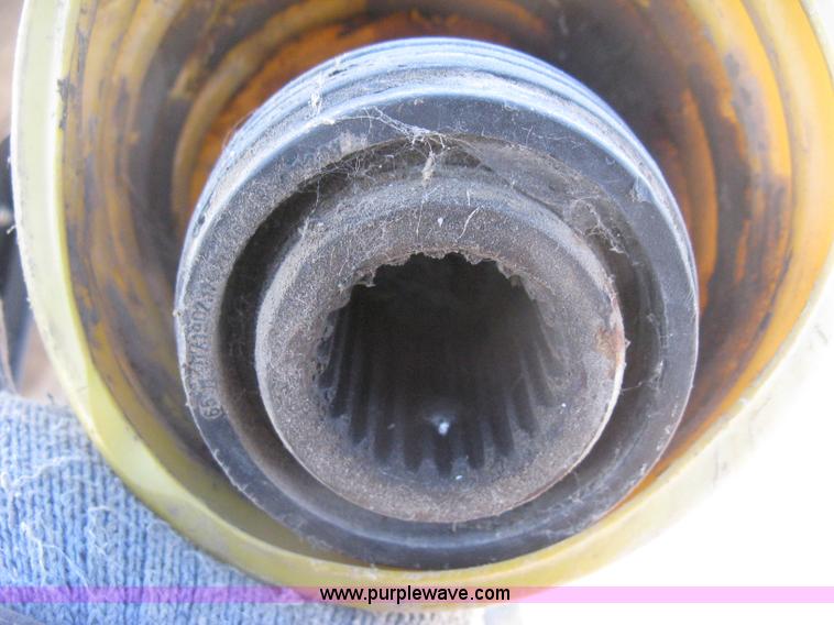 image for item H4394 2005 Challenger CH1230 12 row corn head