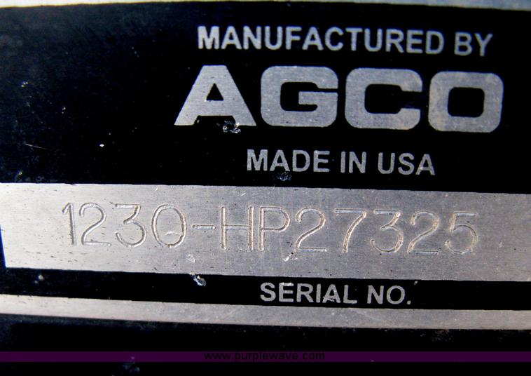 image for item H4394 2005 Challenger CH1230 12 row corn head