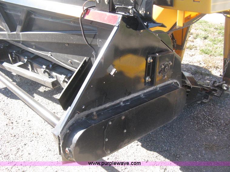 image for item H4394 2005 Challenger CH1230 12 row corn head