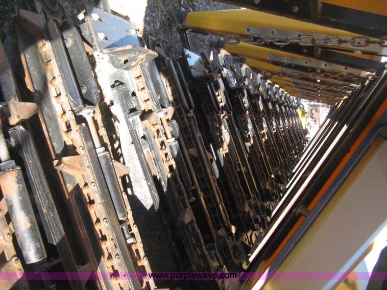 image for item H4394 2005 Challenger CH1230 12 row corn head