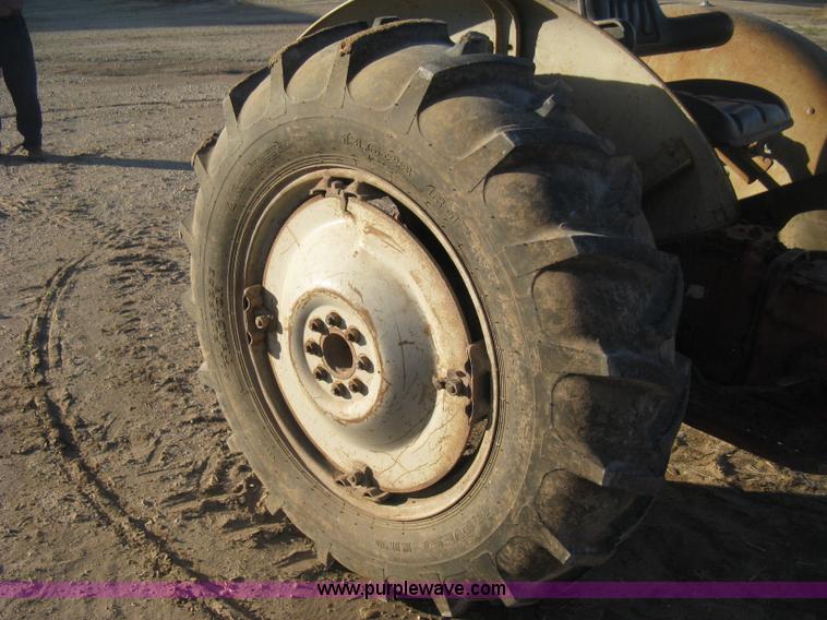 image for item H4416 Ford 860 Power Master tractor