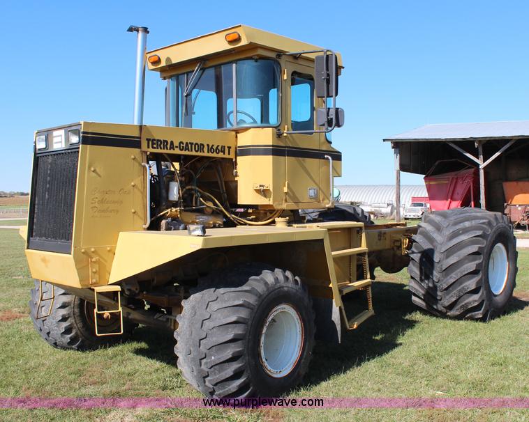 image for item H6787 1988 Ag-Chem TerraGator 1664T floater chassis