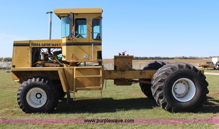 image for item H6787 1988 Ag-Chem TerraGator 1664T floater chassis