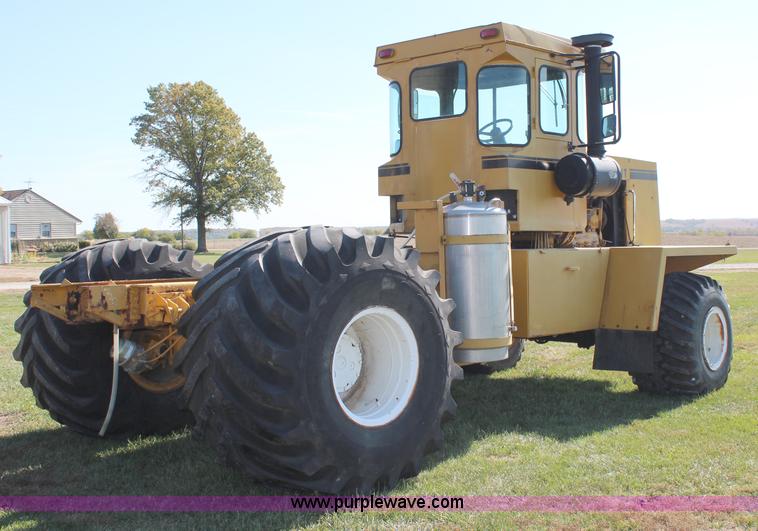 image for item H6787 1988 Ag-Chem TerraGator 1664T floater chassis