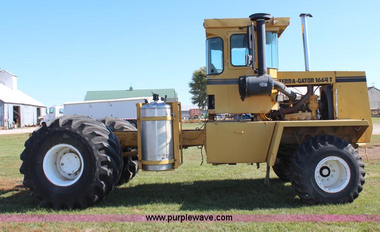 image for item H6787 1988 Ag-Chem TerraGator 1664T floater chassis