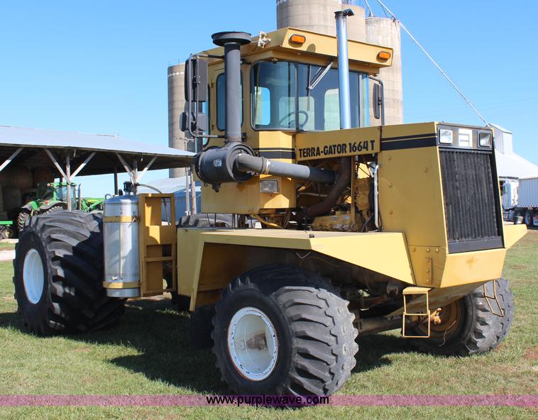 image for item H6787 1988 Ag-Chem TerraGator 1664T floater chassis