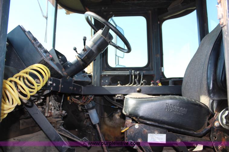 image for item H6787 1988 Ag-Chem TerraGator 1664T floater chassis