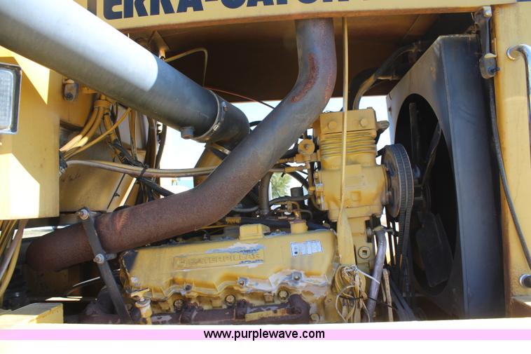 image for item H6787 1988 Ag-Chem TerraGator 1664T floater chassis