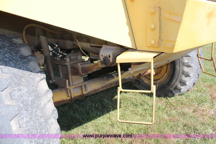 image for item H6787 1988 Ag-Chem TerraGator 1664T floater chassis