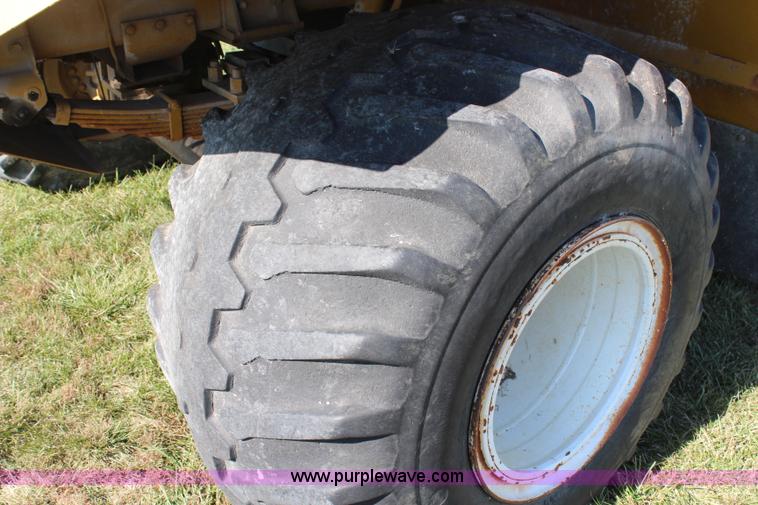 image for item H6787 1988 Ag-Chem TerraGator 1664T floater chassis