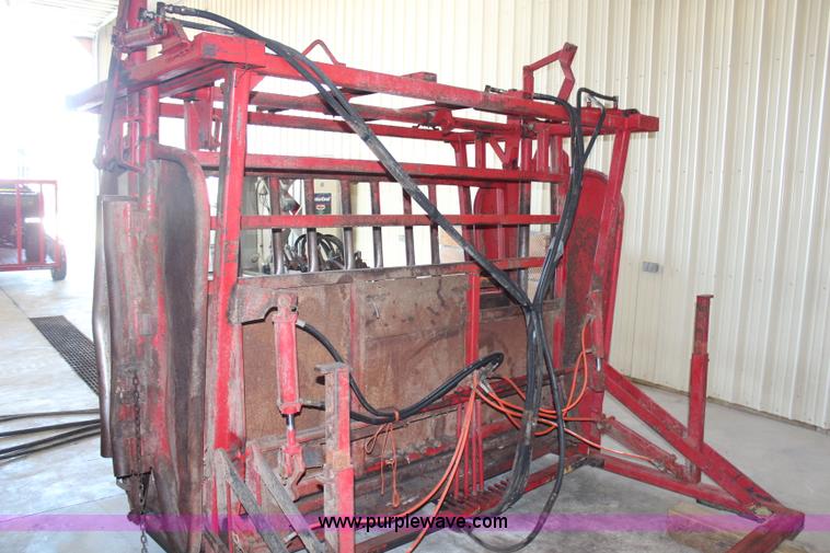 image for item H6788 Bowman hydraulic cattle chute