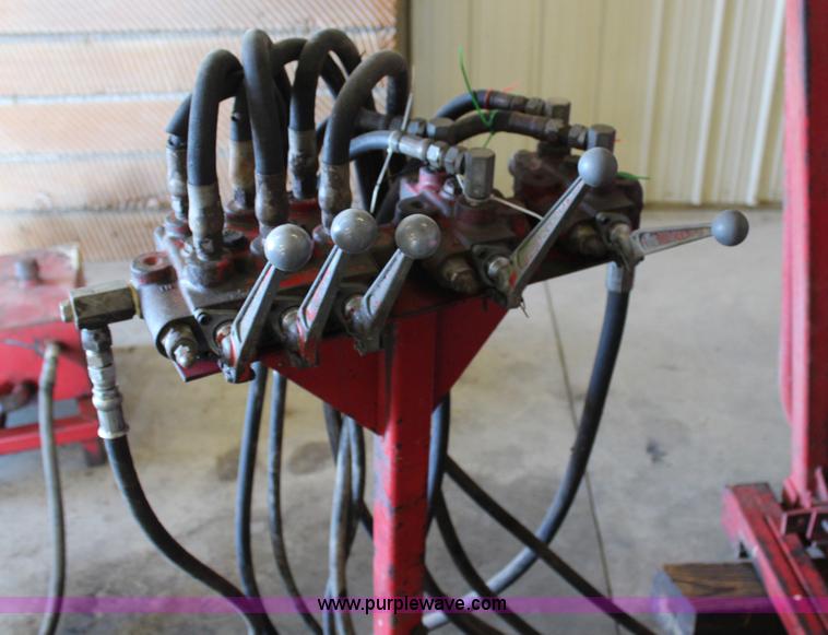 image for item H6788 Bowman hydraulic cattle chute