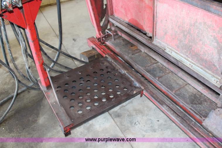 image for item H6788 Bowman hydraulic cattle chute
