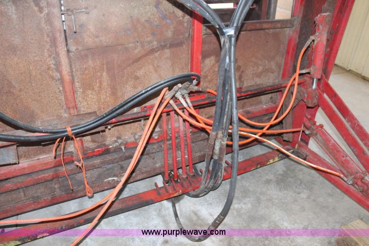 image for item H6788 Bowman hydraulic cattle chute