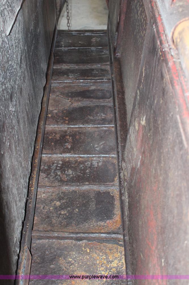 image for item H6788 Bowman hydraulic cattle chute