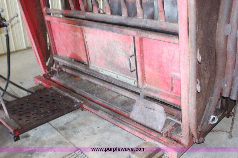image for item H6788 Bowman hydraulic cattle chute