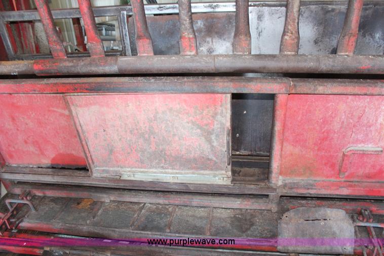 image for item H6788 Bowman hydraulic cattle chute