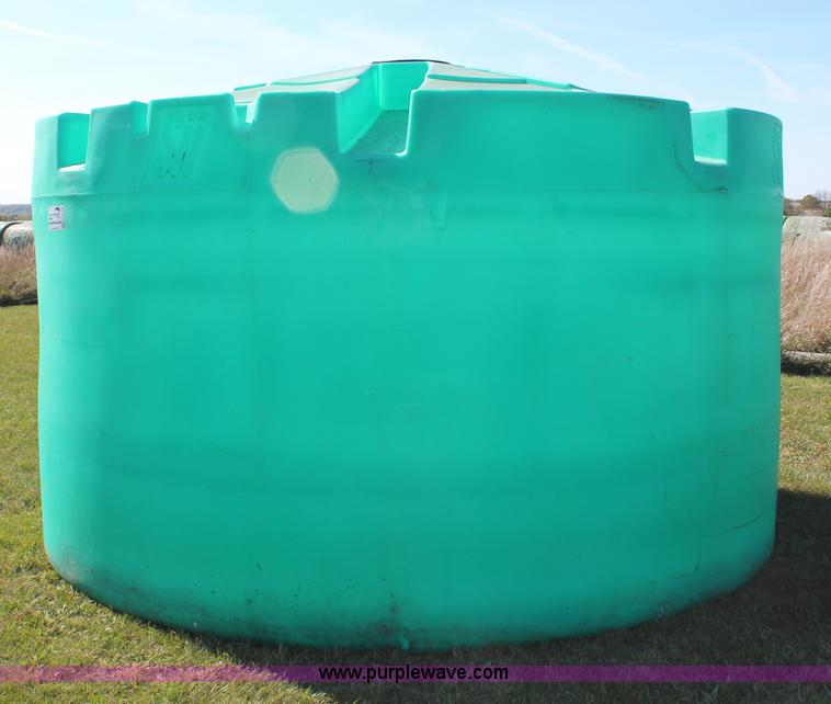 image for item H6888 5,000 gallon poly tank