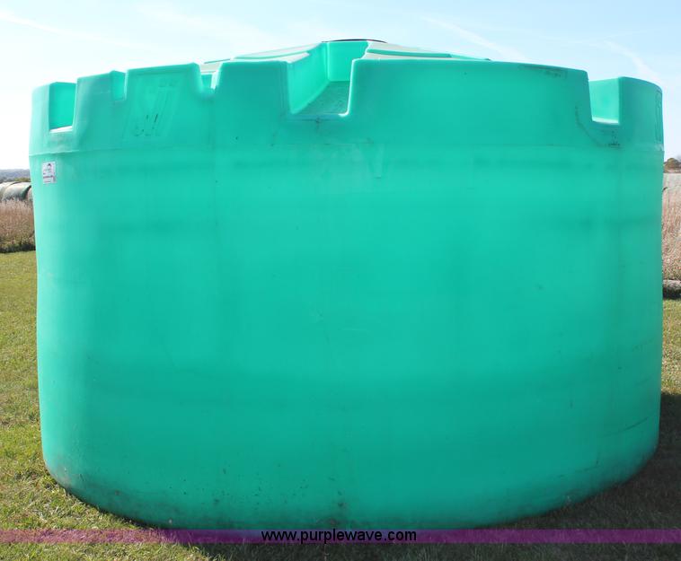 image for item H6888 5,000 gallon poly tank