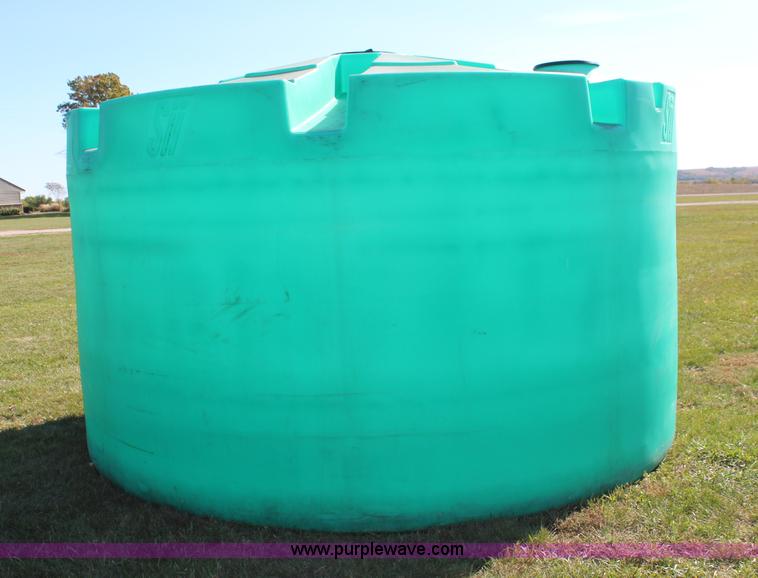 image for item H6888 5,000 gallon poly tank