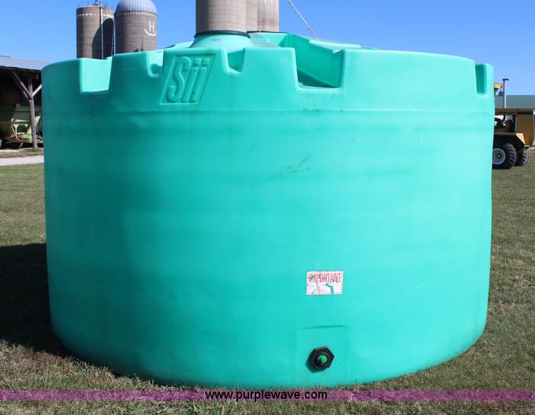 image for item H6888 5,000 gallon poly tank