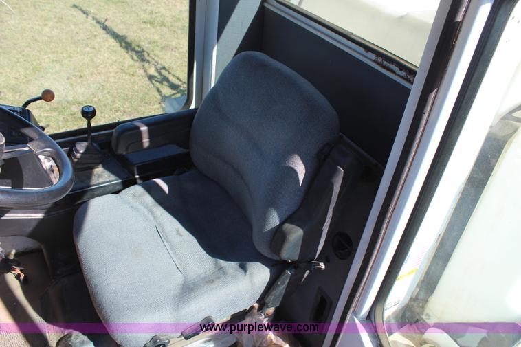 image for item H7935 1995 SpraCoupe 3630 self-propelled sprayer