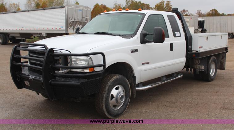 image for item H7959 2003 Ford F350 Super Duty XLT SuperCab flatbed pickup truck