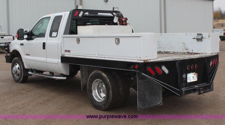 image for item H7959 2003 Ford F350 Super Duty XLT SuperCab flatbed pickup truck