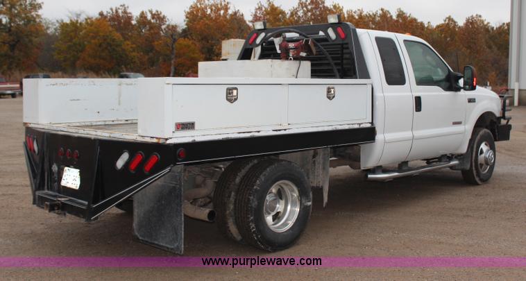 image for item H7959 2003 Ford F350 Super Duty XLT SuperCab flatbed pickup truck