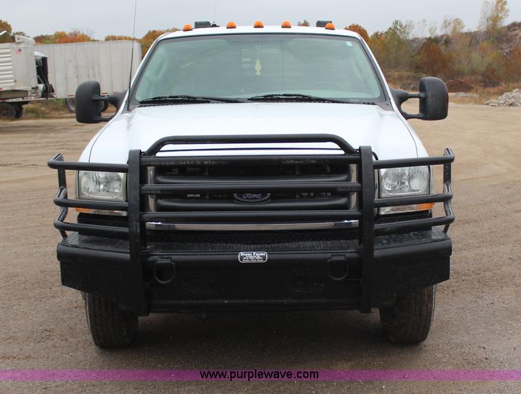 image for item H7959 2003 Ford F350 Super Duty XLT SuperCab flatbed pickup truck