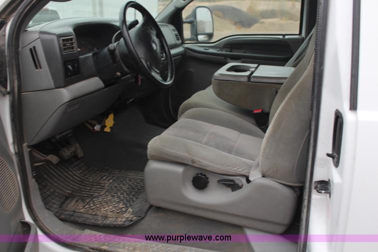 image for item H7959 2003 Ford F350 Super Duty XLT SuperCab flatbed pickup truck