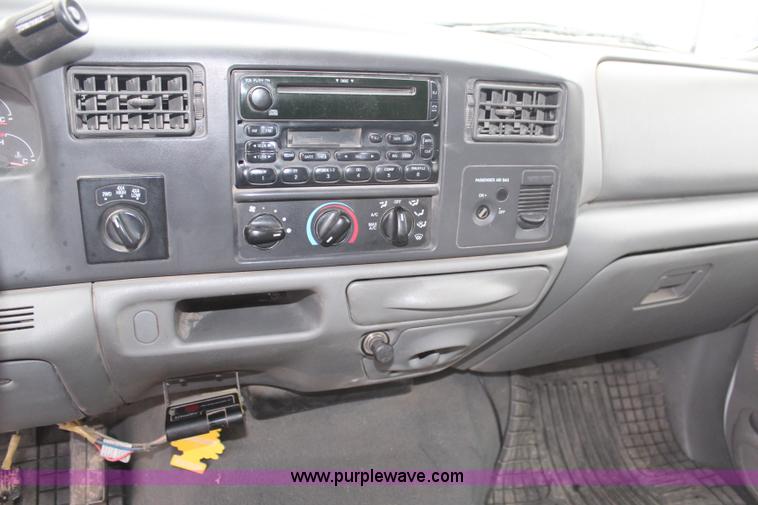 image for item H7959 2003 Ford F350 Super Duty XLT SuperCab flatbed pickup truck