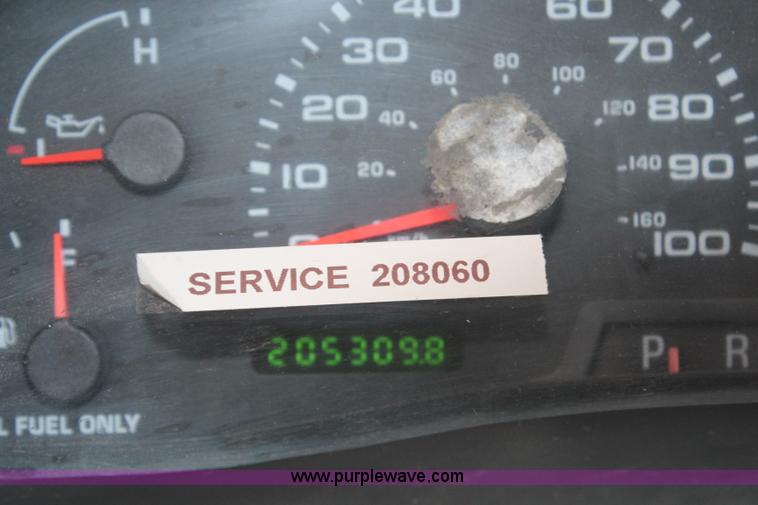 image for item H7959 2003 Ford F350 Super Duty XLT SuperCab flatbed pickup truck