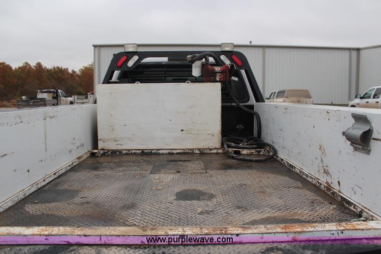 image for item H7959 2003 Ford F350 Super Duty XLT SuperCab flatbed pickup truck