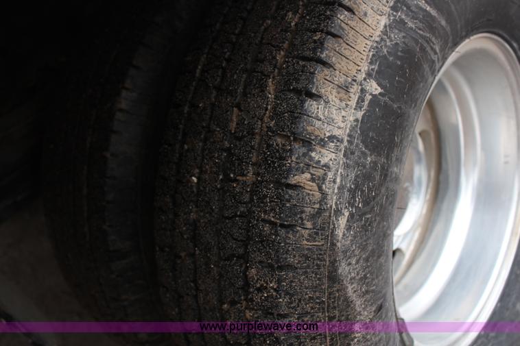 image for item H7959 2003 Ford F350 Super Duty XLT SuperCab flatbed pickup truck