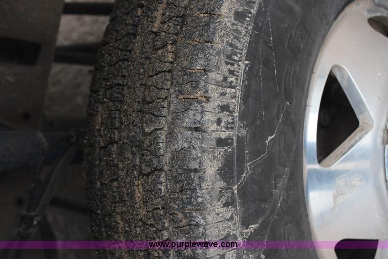 image for item H7959 2003 Ford F350 Super Duty XLT SuperCab flatbed pickup truck