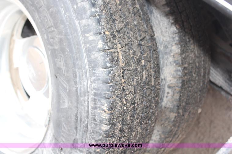 image for item H7959 2003 Ford F350 Super Duty XLT SuperCab flatbed pickup truck