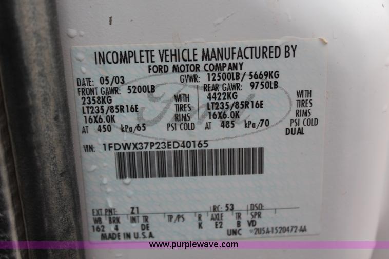 image for item H7959 2003 Ford F350 Super Duty XLT SuperCab flatbed pickup truck