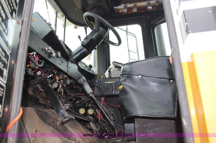 image for item H7961 1992 Ag-Chem TerraGator 1603T dry fertilizer spreader truck