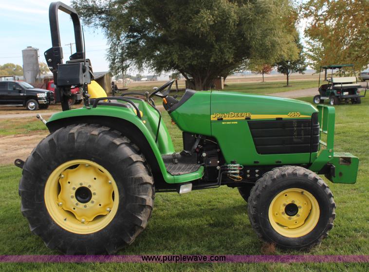 image for item H7971 2002 John Deere 4610 MFWD tractor