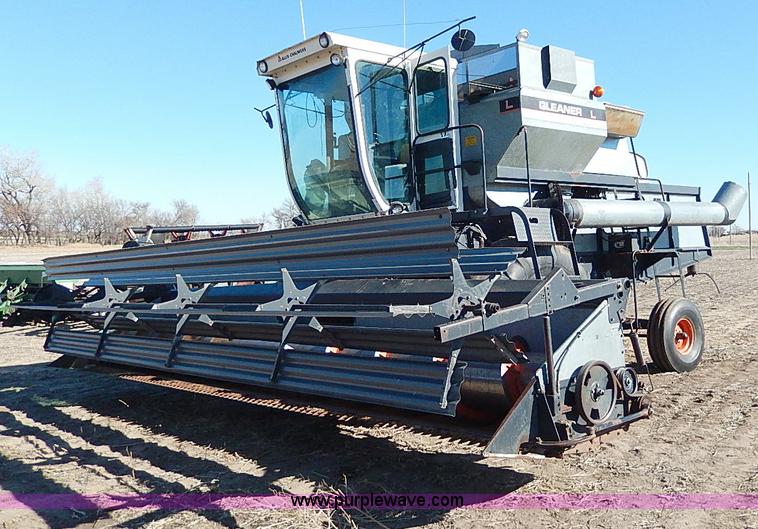 Gleaner L combine in Beloit, KS Item I4266 sold Purple Wave