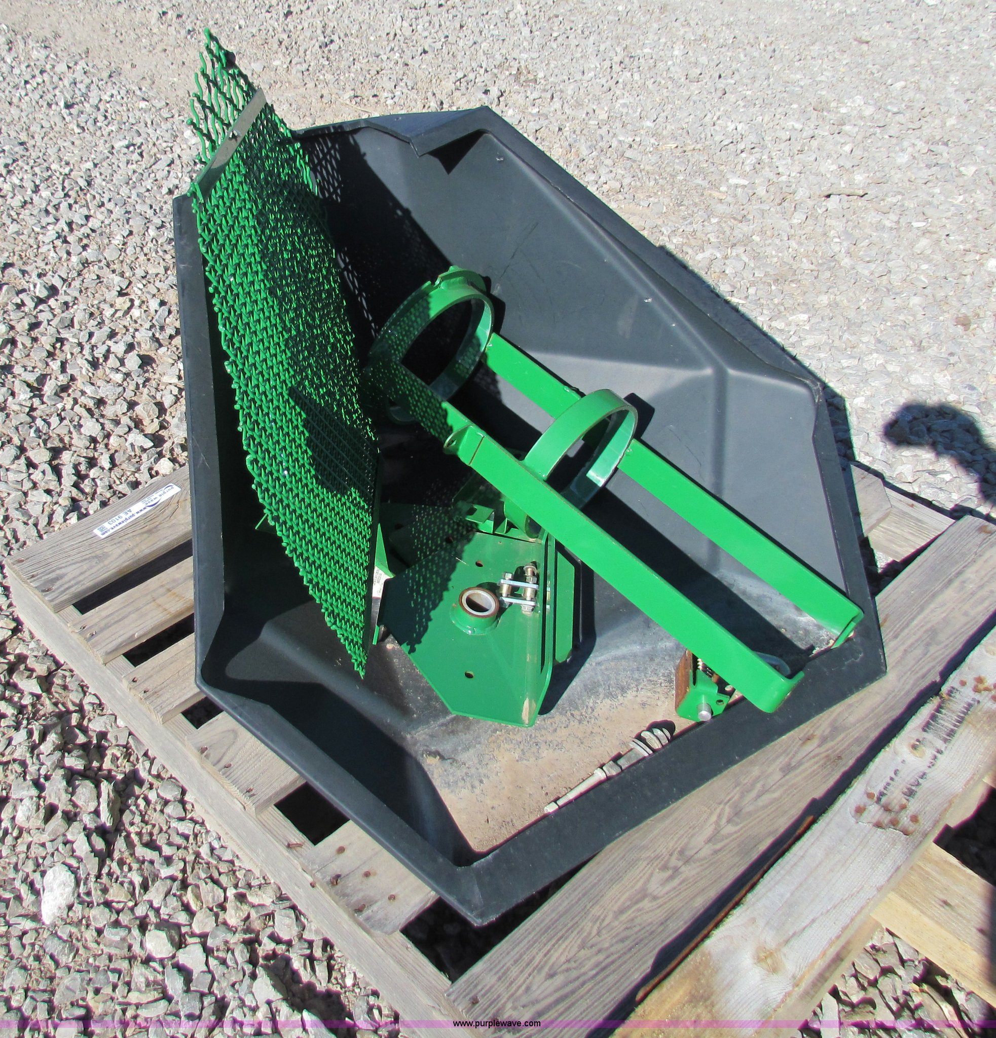 Air seeder hopper in Alva, OK Item AE9103 sold Purple Wave